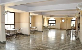 Hotel Kirti Plaza - Housity