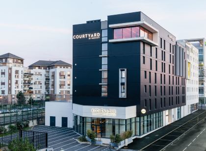 Courtyard Paris Creteil