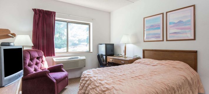 Super 8 by Wyndham Groton Hotels in Groton