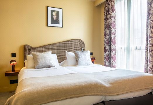 호텔 벨로이 셍 제르맹의 조식 뷔페 또는 바 공간