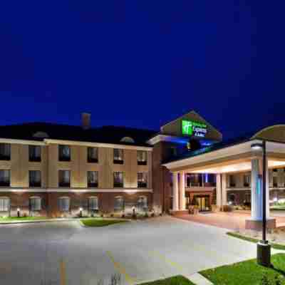 Holiday Inn Express & Suites East Lansing Hotel Exterior