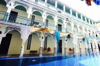 The Grand Morocc Hotel - Rooftop Pools