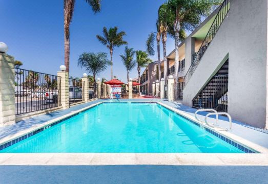 2. 슈어스테이 호텔..