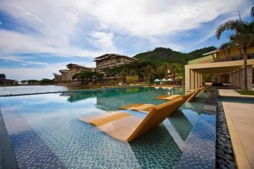 Pico de Loro Hamilo Coast Guest House - Pools