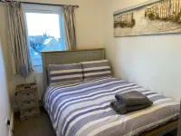 2 Bedroom Riverside Penhouse Apartment St Neots - Parkplatz