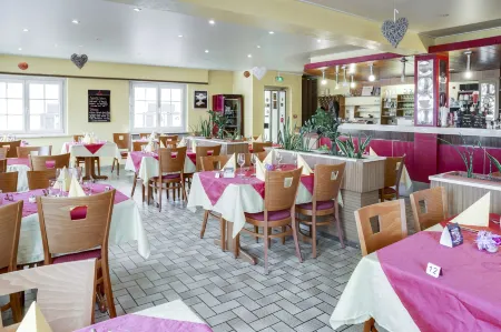 Hotel Restaurant de La Poste Mulhouse Ottmarsheim Отели в г. Рюстенхар