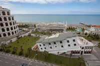 Rock Hotel First Line - pantai