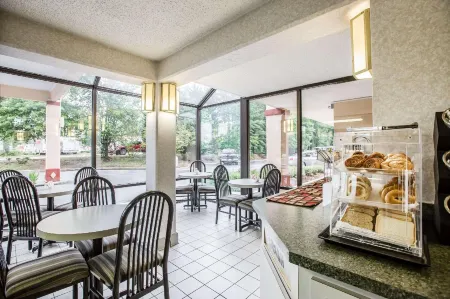 Econo Lodge Garner - Raleigh