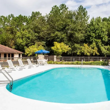 Days Inn by Wyndham Lake City I-10