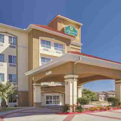 La Quinta Inn & Suites by Wyndham Corsicana Hotel Exterior