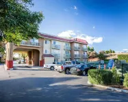 Quality Inn Tracy I-205 - parking