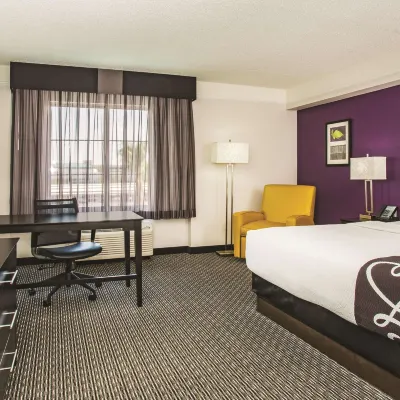 La Quinta Inn & Suites by Wyndham Las Vegas Summerlin Tech Hotels near TPC Summerlin