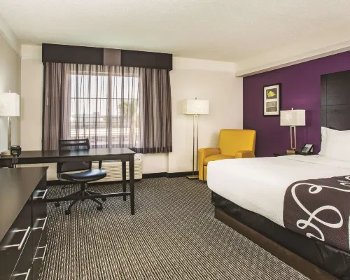 La Quinta Inn & Suites by Wyndham Las Vegas Summerlin Tech Hotels near Durango Hills Golf Course