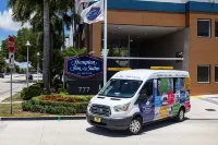 Hampton Inn & Suites Miami-Airport South-Blue Lagoon - Parkplatz