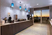 La Quinta Inn & Suites by Wyndham Holbrook Petrified Forest - breakfast