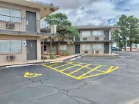 Rodeway Inn Midland South - parking