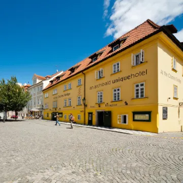 Archibald at the Charles Bridge Hotels in der Nähe von John Lennon Mauer