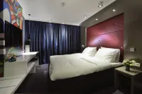 Blue Mansion Hotel فنادق في Schiphol-Rijk