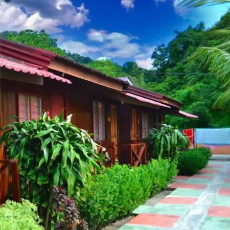 Purnama Beach Resort Отели в г. Пангкор