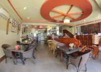 Golden Noura Villa-Pub & Restaurant