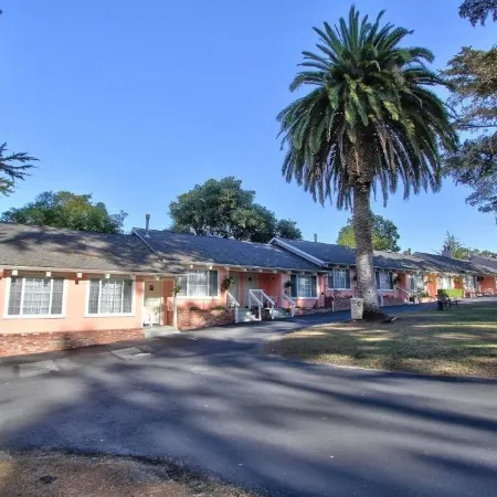 Butterfly Grove Inn