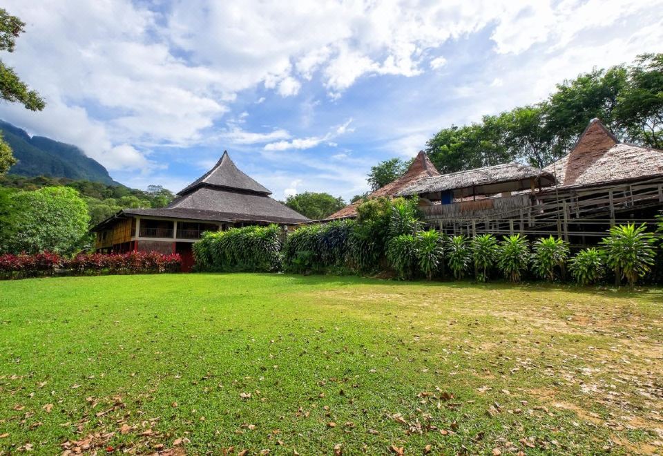 3. 더 빌리지 하우..