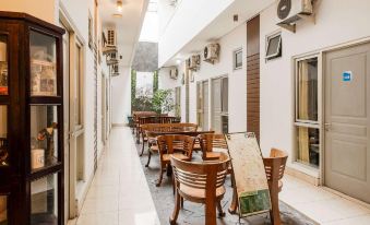 Hotel Poncowinatan - Tugu