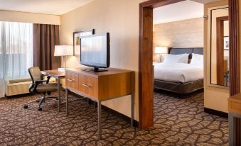 Holiday Inn & Suites Warren