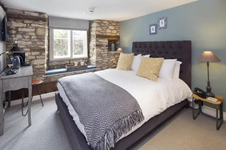 The Sheep on Sheep Street Hotel Отели рядом с достопримечательностью «Market Square»