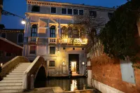 Ca' Vendramin Zago Hotel in zona Carta&Design di Roberta Molin