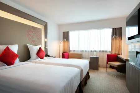 Novotel Jakarta Gajah Mada Отели рядом со станцией Jakartakota Station