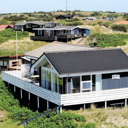 "Ute" - 200m from the Sea