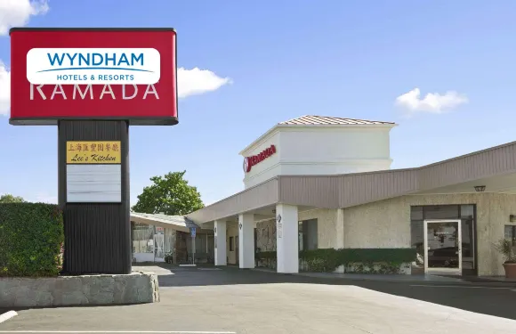 託倫斯華美達酒店