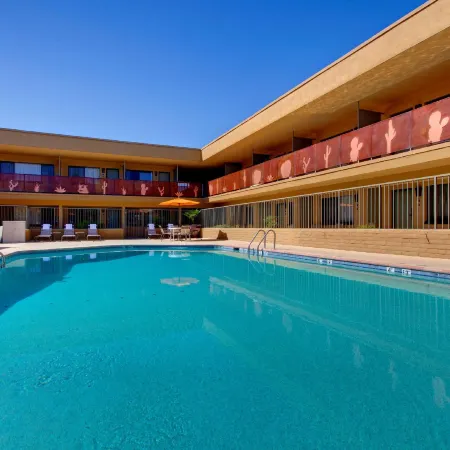 Royal Sun Inn & Suites