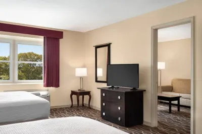 Days Inn & Suites by Wyndham Sikeston Hotels in Miner