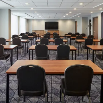 Courtyard Montreal Midtown Отели рядом с достопримечательностью «Высшая школа коммерческих студий в Монреале»