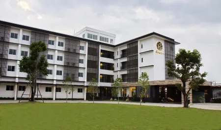 Pannara Hotel Отели рядом с достопримечательностью «Phra Prang Sam Yot»