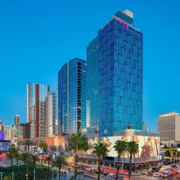 Moxy Downtown Los Angeles Отели рядом с достопримечательностью «Концертный зал Shrine Auditorium»