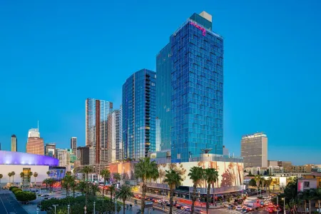 Moxy Downtown Los Angeles Отели рядом с достопримечательностью «Macy's 4th of July Fireworks»