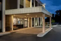 Super 8 by Wyndham Liverpool/Syracuse North Airport Hotels in 
