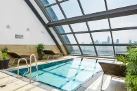 Radisson Blu Hotel, Frankfurt - Pool