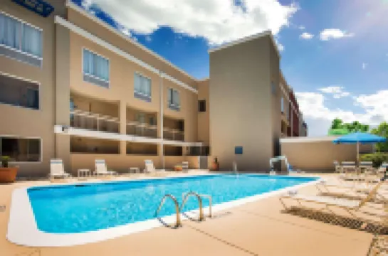 เดย์สอินน์ บายวินด์แฮม ฟลอเรนซ์ ใกล้ซีวิคเซ็นเตอร์ โรงแรมในฟลอเรนซ์