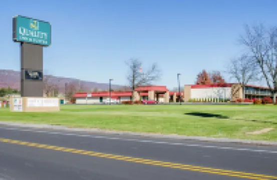 品質套房酒店 米夫林縣酒店