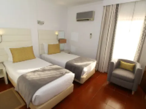 Best Western Hotel Dom Bernardo ファロのホテル