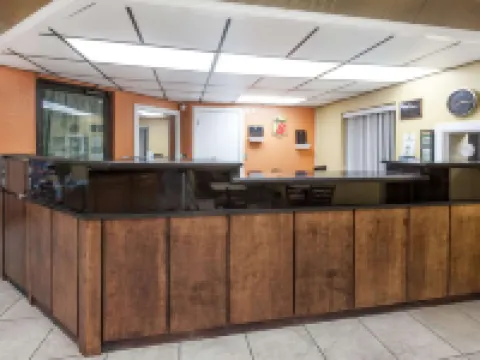 Super 8 by Wyndham Clinton Hoteles en Condado de Custer