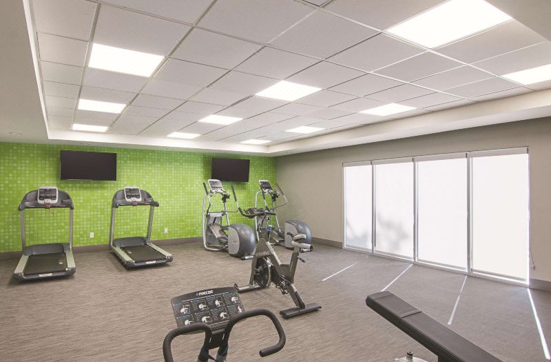La Quinta Inn & Suites by Wyndham Orlando UCF photo 3