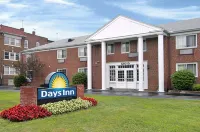 Days Inn by Wyndham Cleveland Lakewood - Wifi