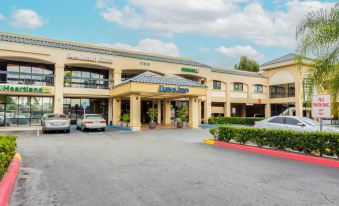 Days Inn & Suites by Wyndham Artesia