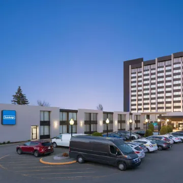 Travelodge by Wyndham Hotel & Convention Centre Quebec City