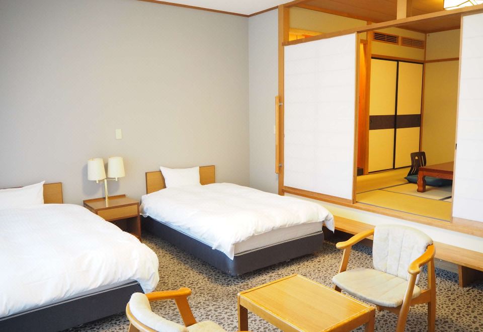 4. 유노사토 수지나..